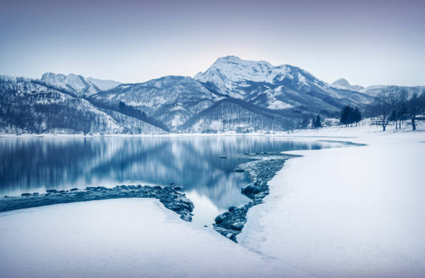 Neve sulle Alpi Apuane sopra il Lago di Gramolazzo