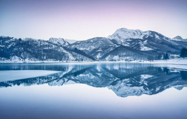 Il Lago di Gramolazzo ghiacciato in inverno